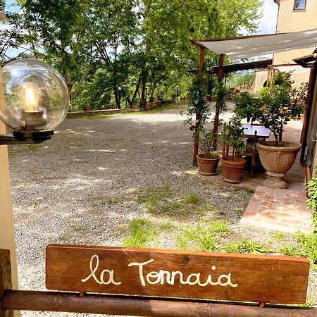 La Tonnaia Leilighet Lari Eksteriør bilde